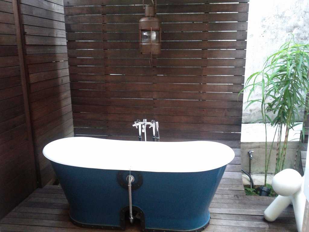 outdoor tub